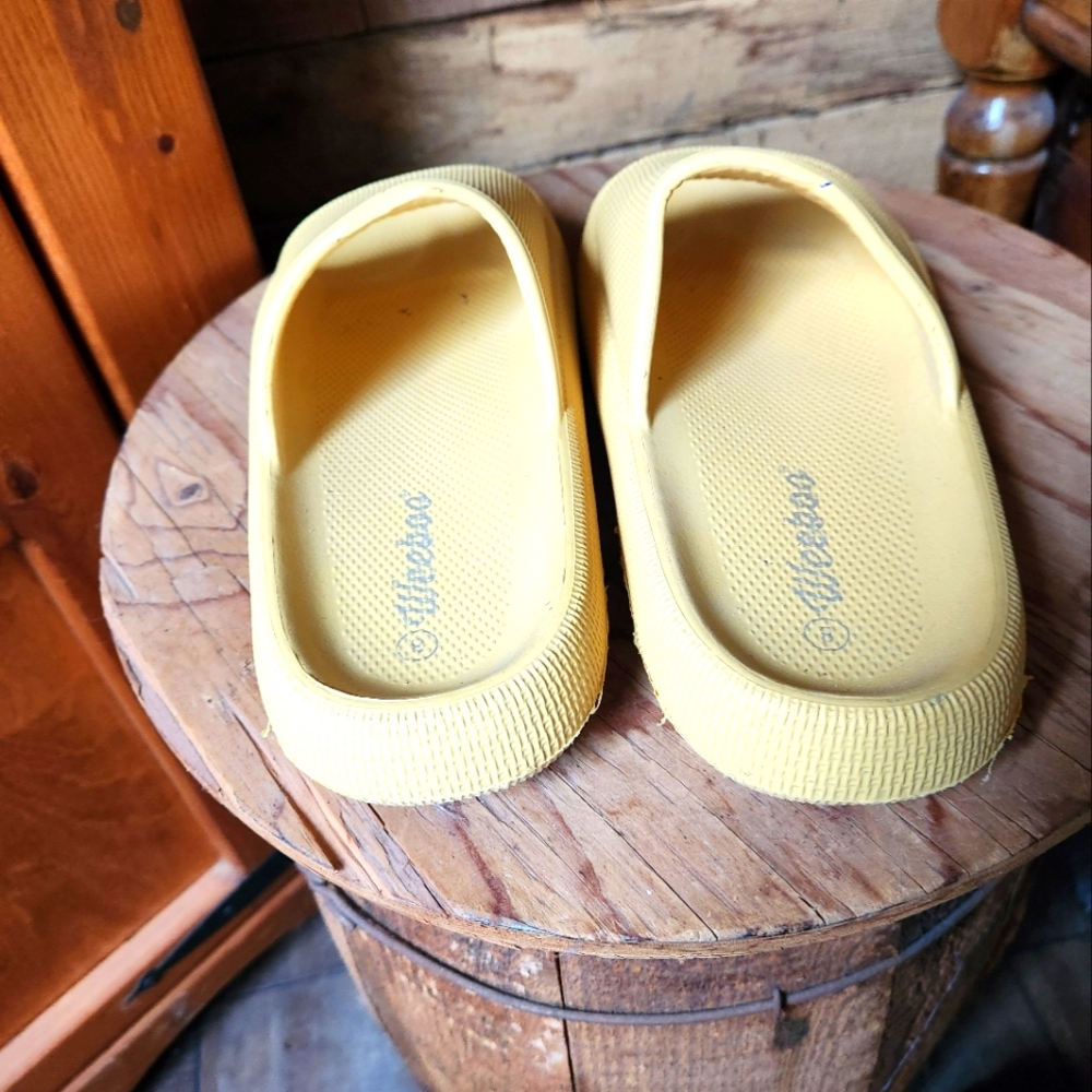 Weeboo Cloud Slides-Size 39 (8.5) - image 4